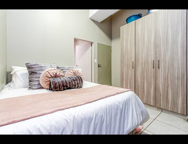 1 BEDROOM APARTMENT FOR SALE IN ROSEBANK